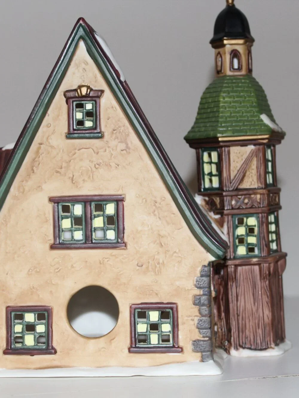 Vintage Heartland Valley Village Christmas Bakery House Light Up Porceain House